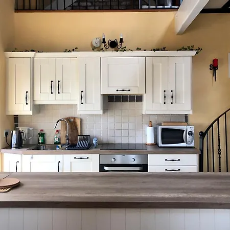 Town Center Duplex With Lift Apartment *