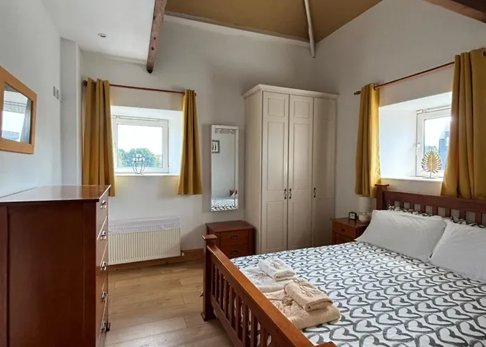 Town Center Duplex With Lift Appartamento Clonakilty