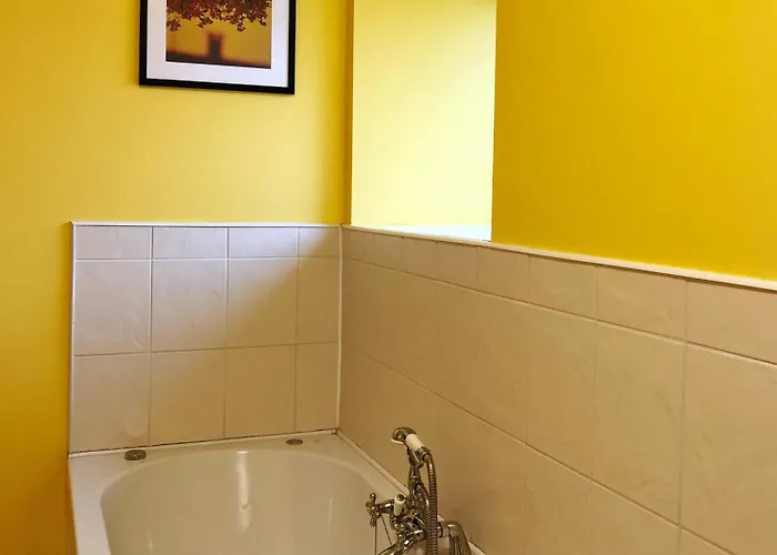 Town Center Duplex With Lift *